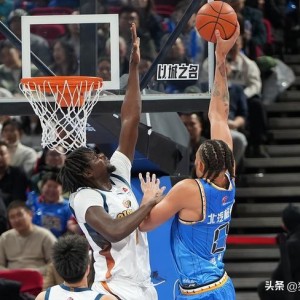 LOL-CBA生涯首秀！麦基12中5得12分6板3助 连续“举火烧天”引关注